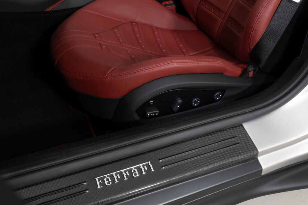 Used 2022 Ferrari 812 GTS image 30