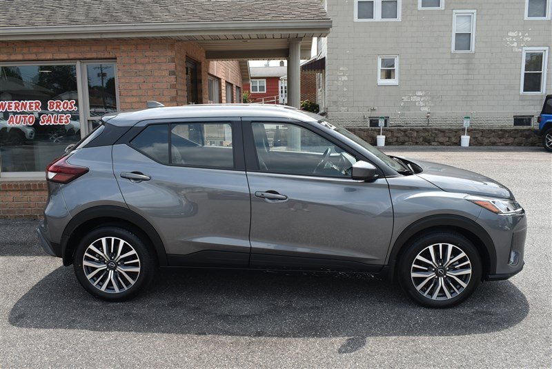 Used 2023 Nissan Kicks SV FWD image 2