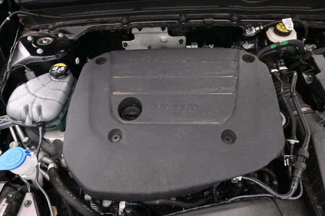 Used 2025 Volvo XC40 B5 Plus AWD/4WD image 34