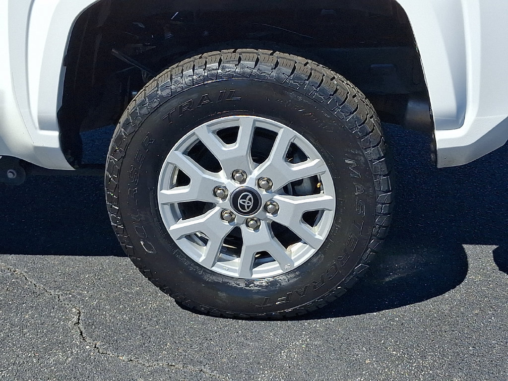 Used 2024 Toyota Tacoma SR5 AWD/4WD image 8