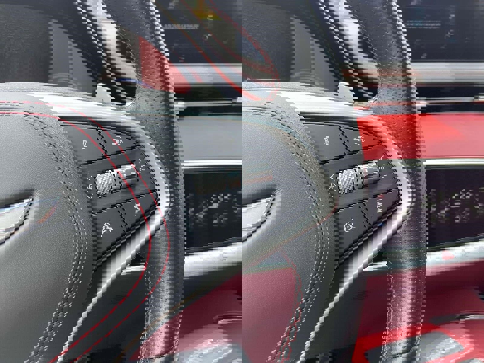 Used 2025 Genesis GV70 3.5T Sport w/ Sport Advanced Package image 23