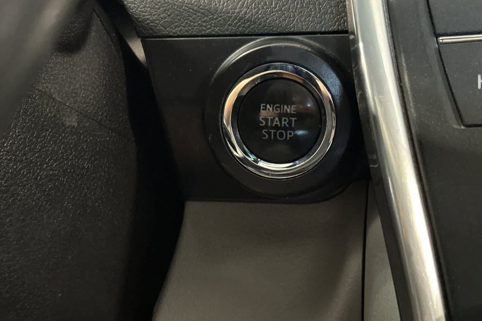 Used 2017 Toyota Camry XLE FWD image 23