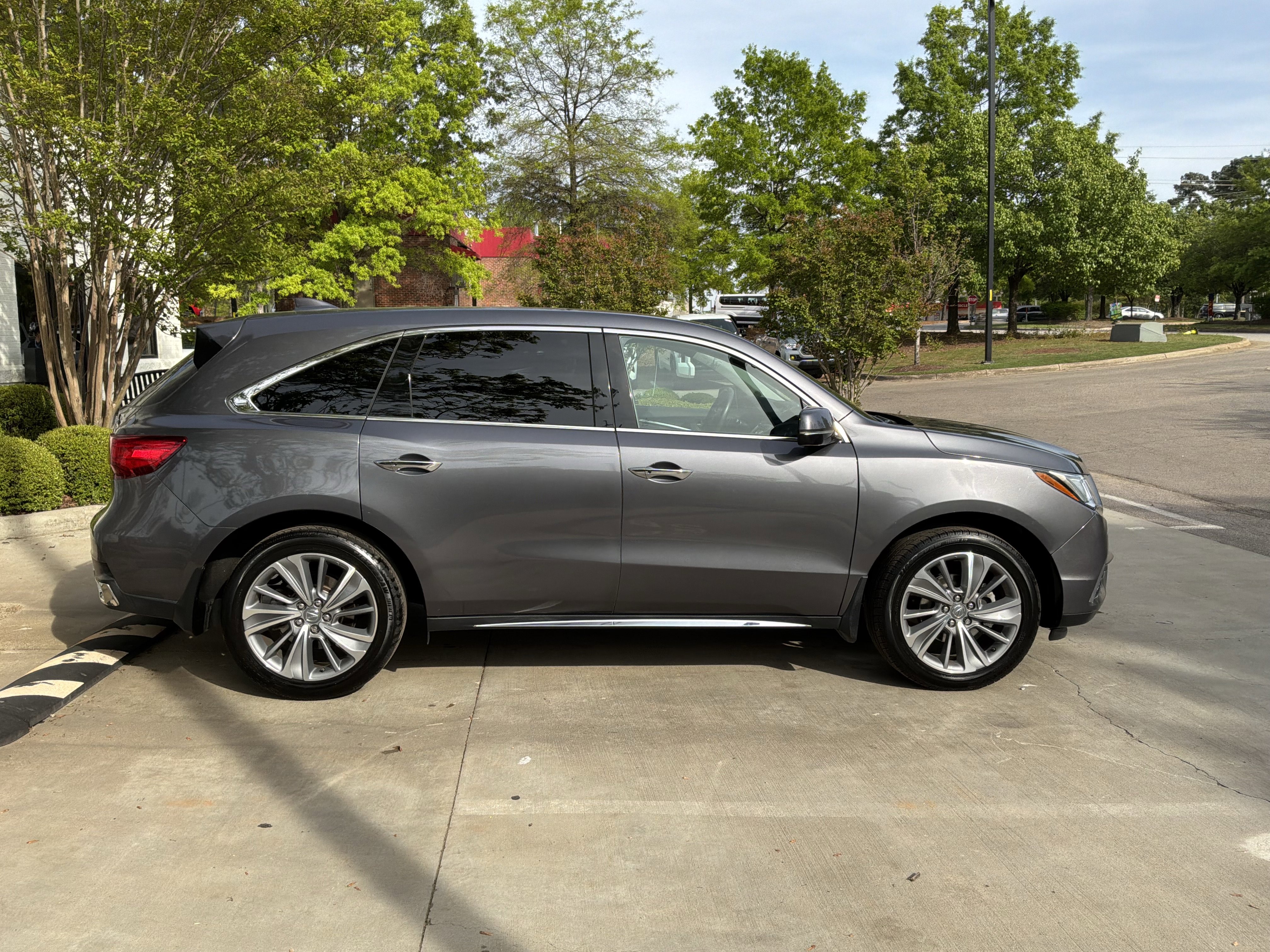 Used 2017 Acura MDX FWD w/ Technology Package image 11