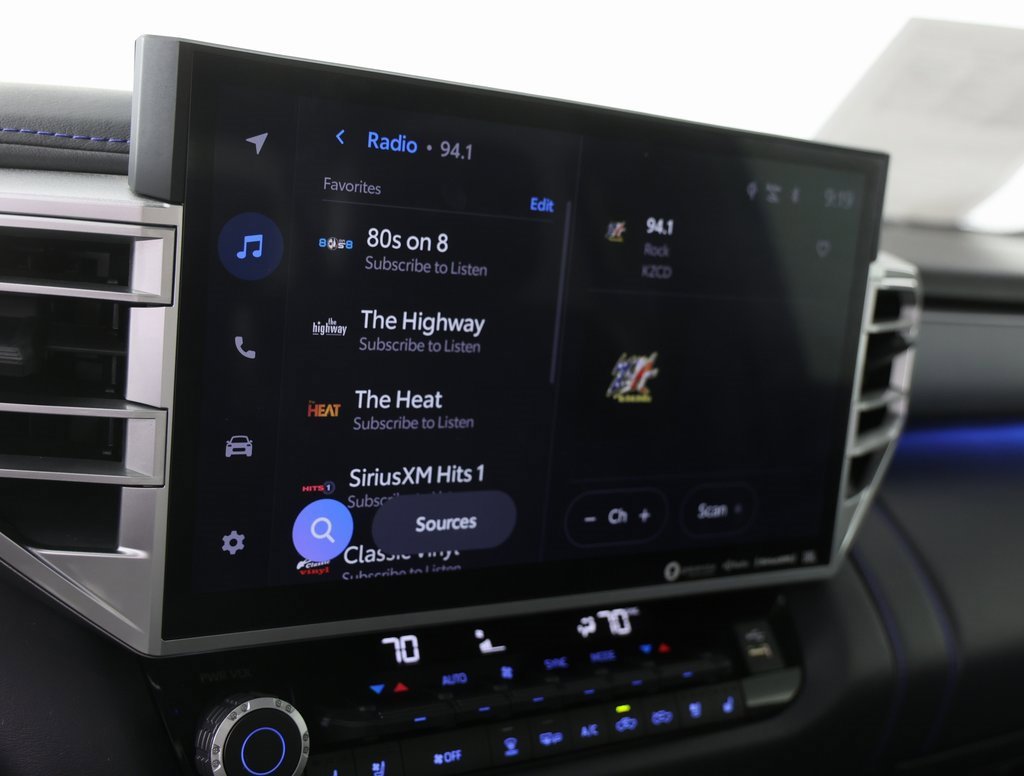 Used 2024 Toyota Tundra Platinum image 9