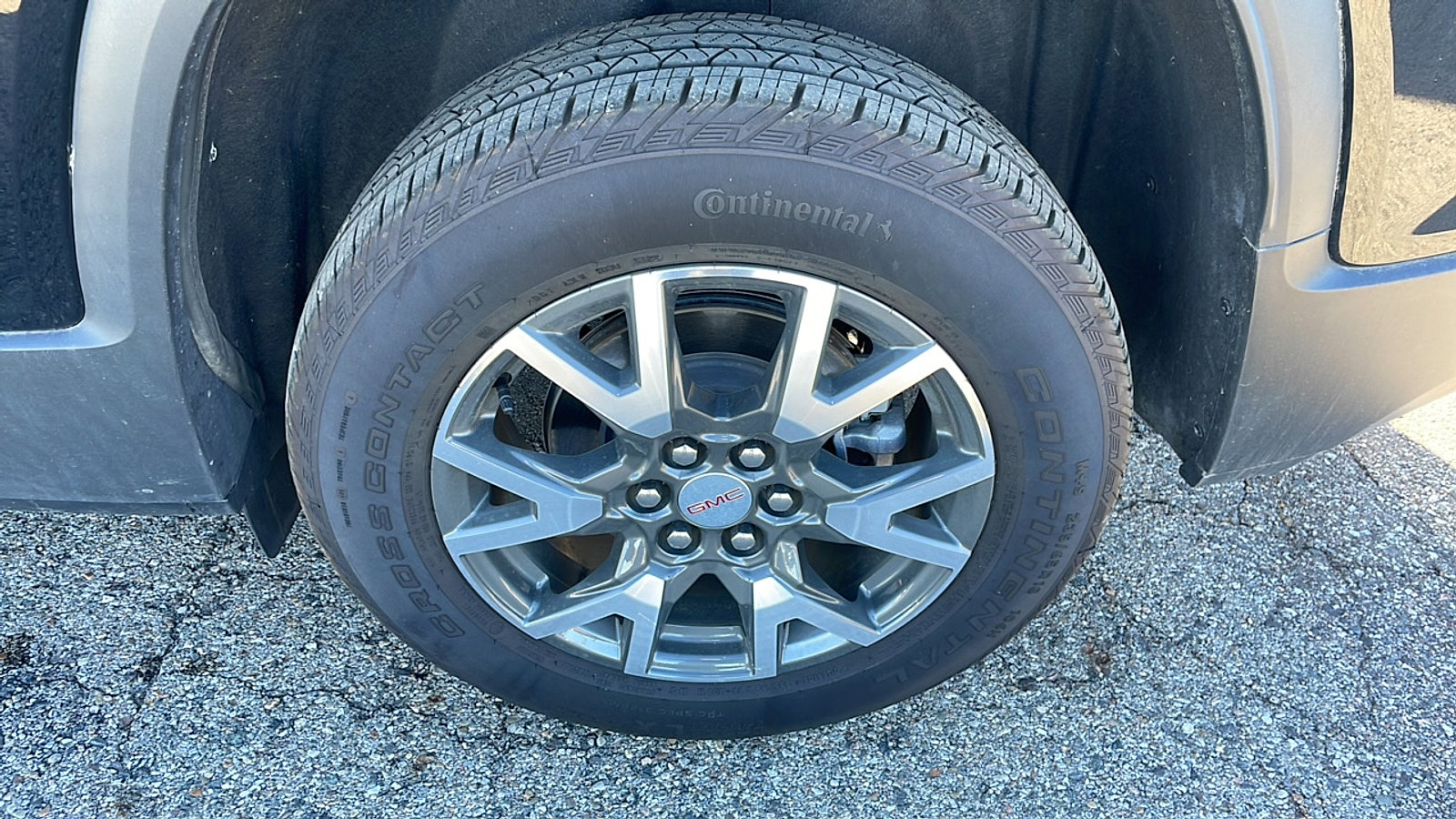 Used 2023 GMC Acadia SLE w/ Driver Convenience Package image 7