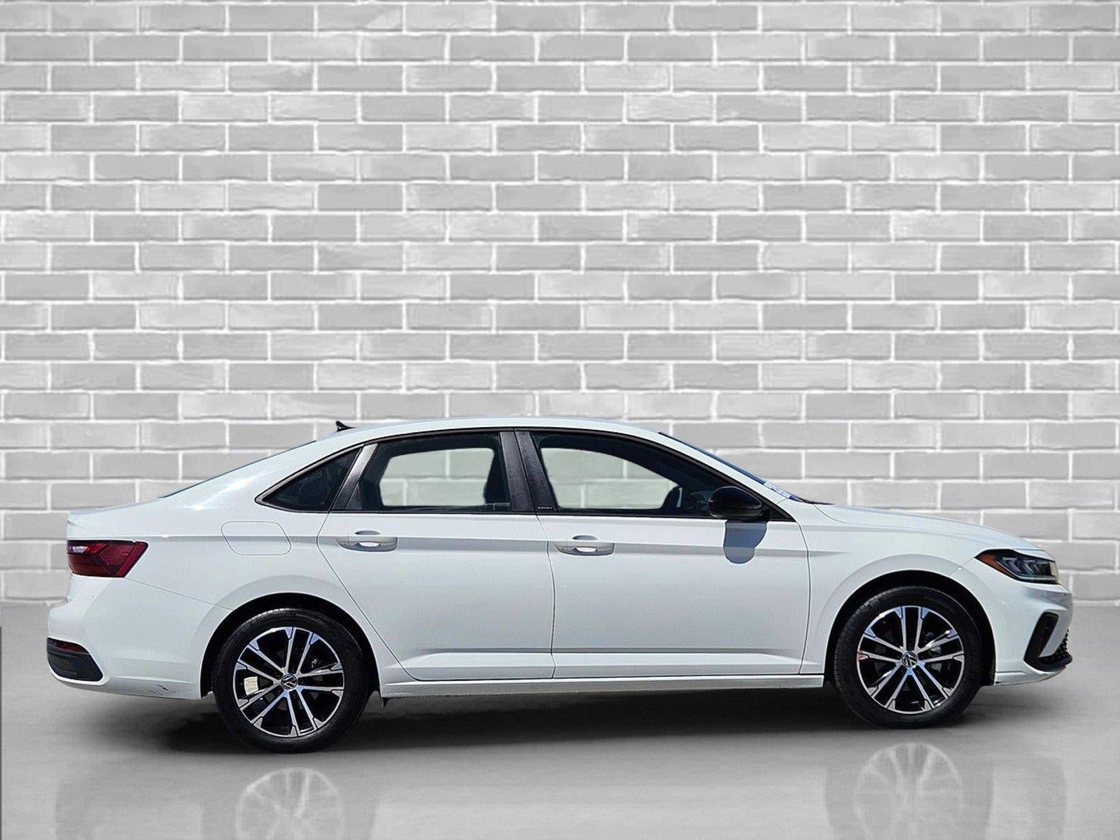 Used 2025 Volkswagen Jetta Sport FWD image 4