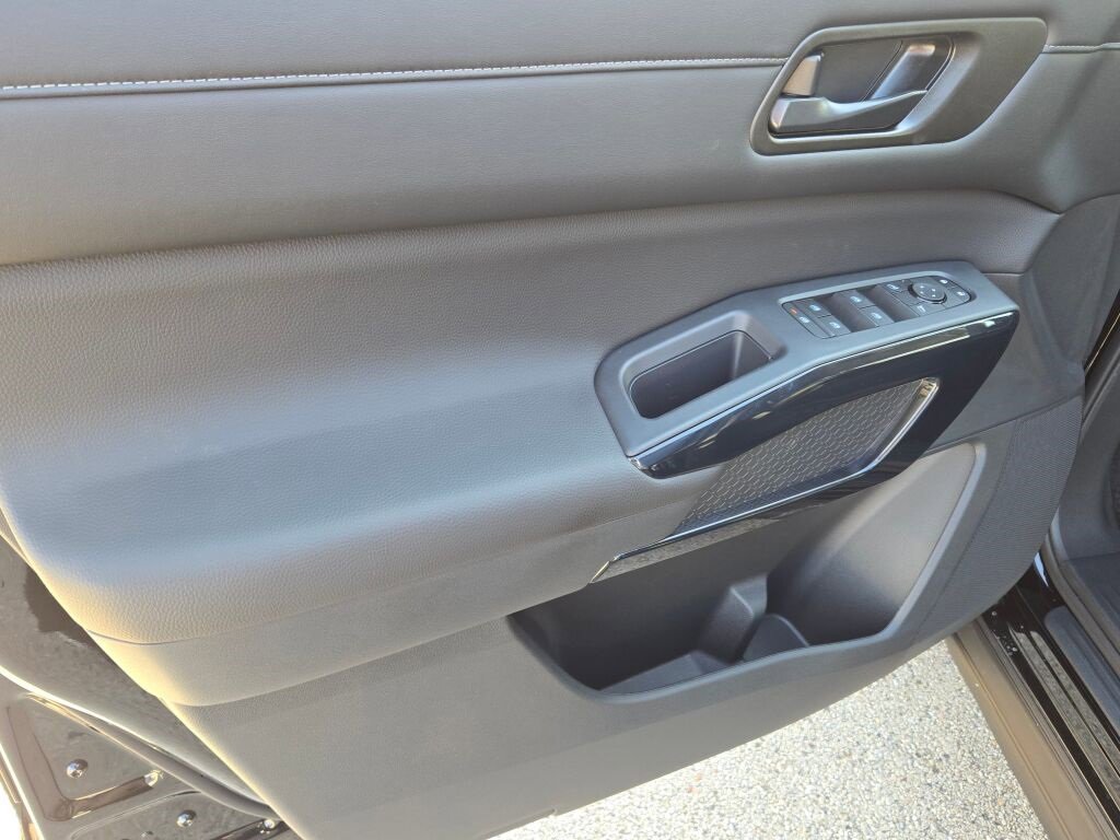 New 2025 Nissan Pathfinder SV w/ Cargo Package image 24