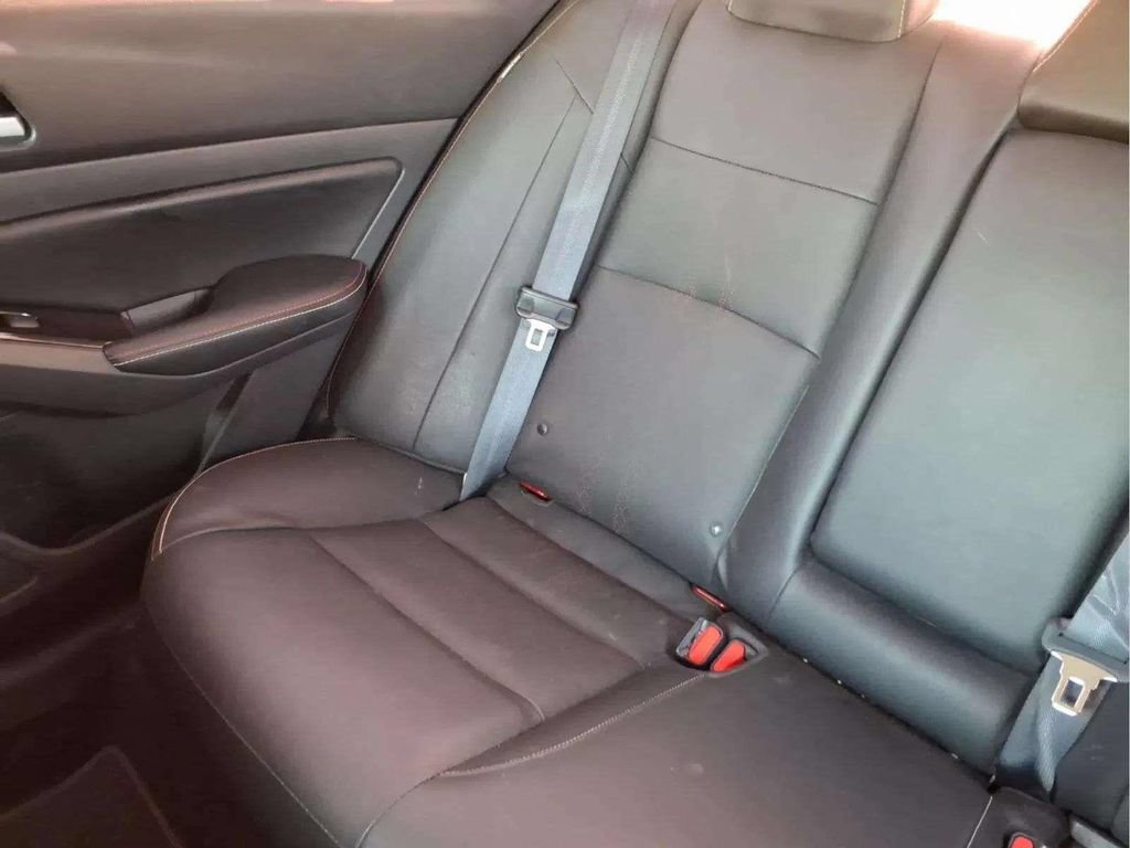 Used 2024 Nissan Altima 2.0 SR FWD image 15