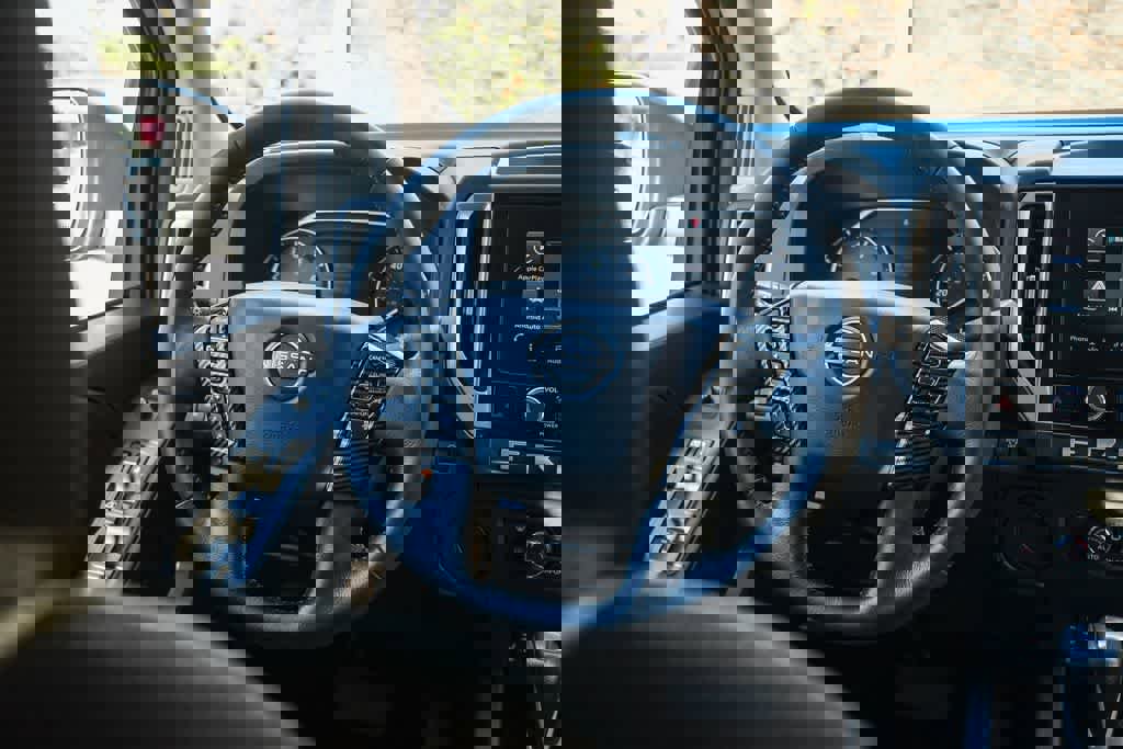 Used 2025 Nissan Frontier SV w/ SV Convenience Package image 12