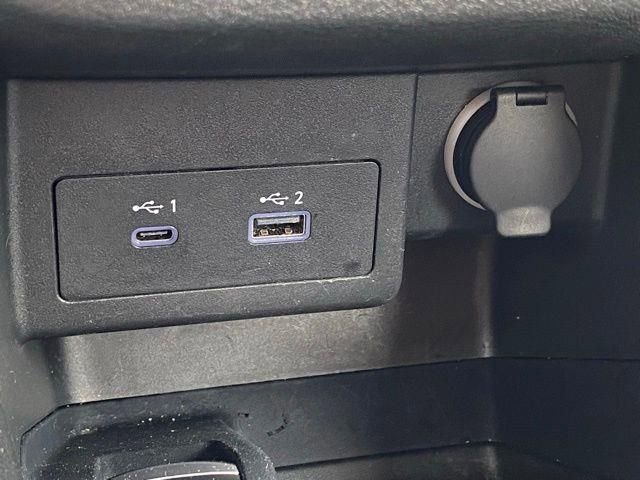 Used 2023 Nissan Kicks SR w/ SR Premium Package FWD image 32