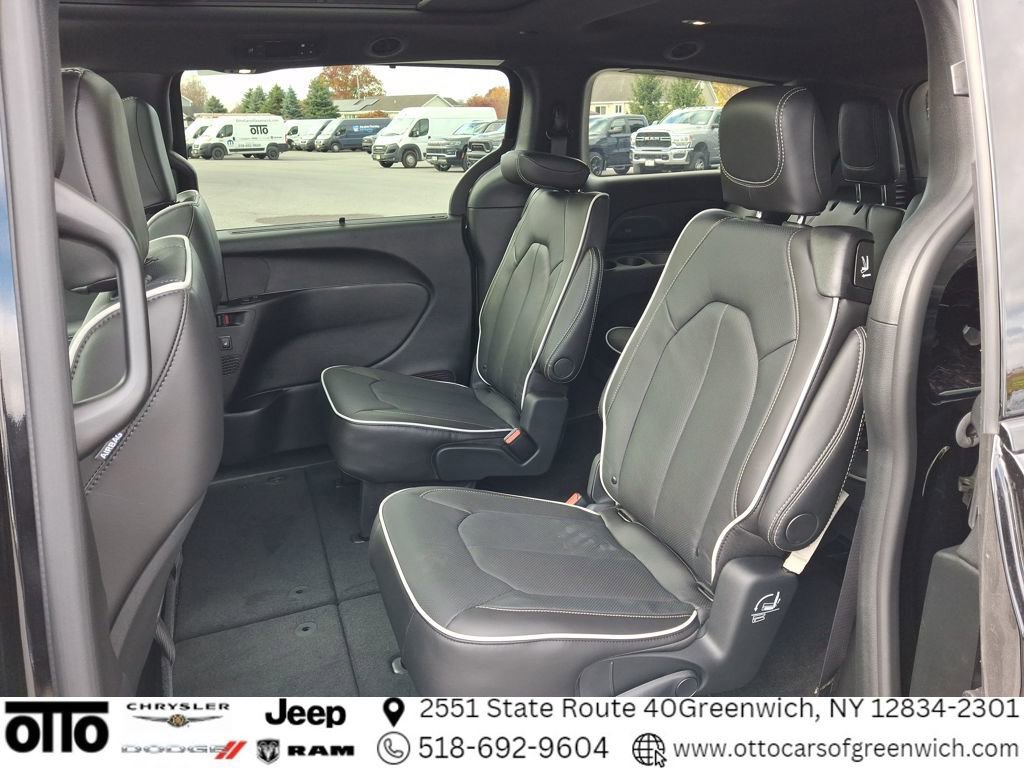 New 2026 Chrysler Pacifica Limited w/ S Appearance Package image 12