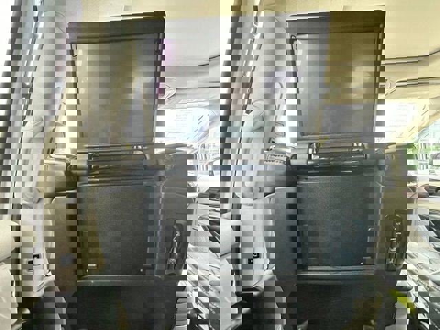 Used 2024 Chrysler Pacifica Limited w/ Uconnect Theater Family Group image 10