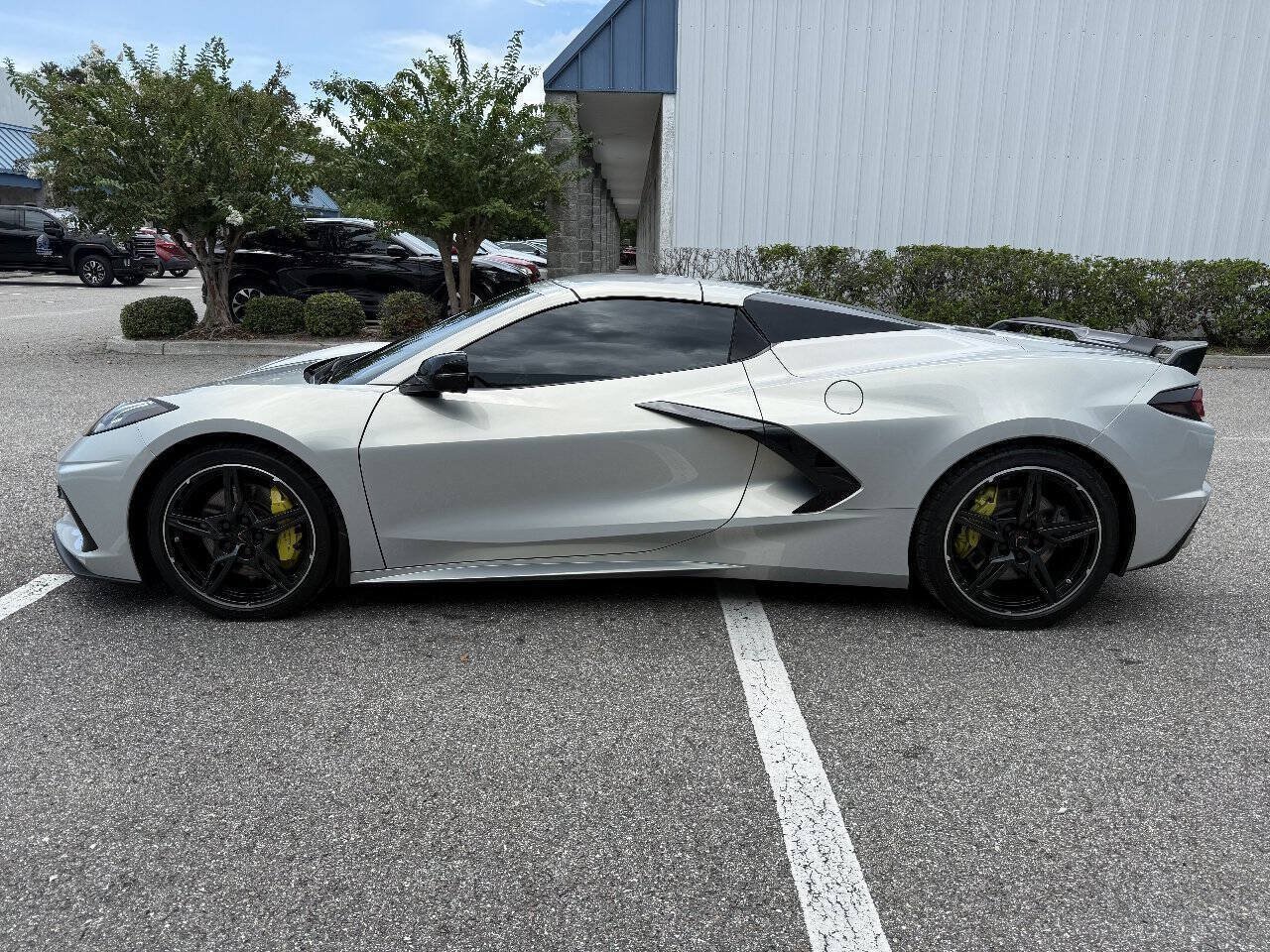 Used 2021 Chevrolet Corvette Stingray Premium Conv w/ Z51 Performance Package RWD image 3