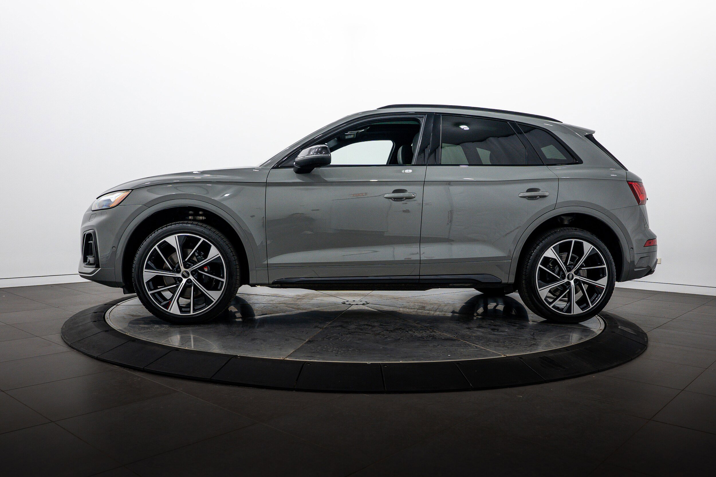 Used 2021 Audi SQ5 Prestige AWD/4WD image 6