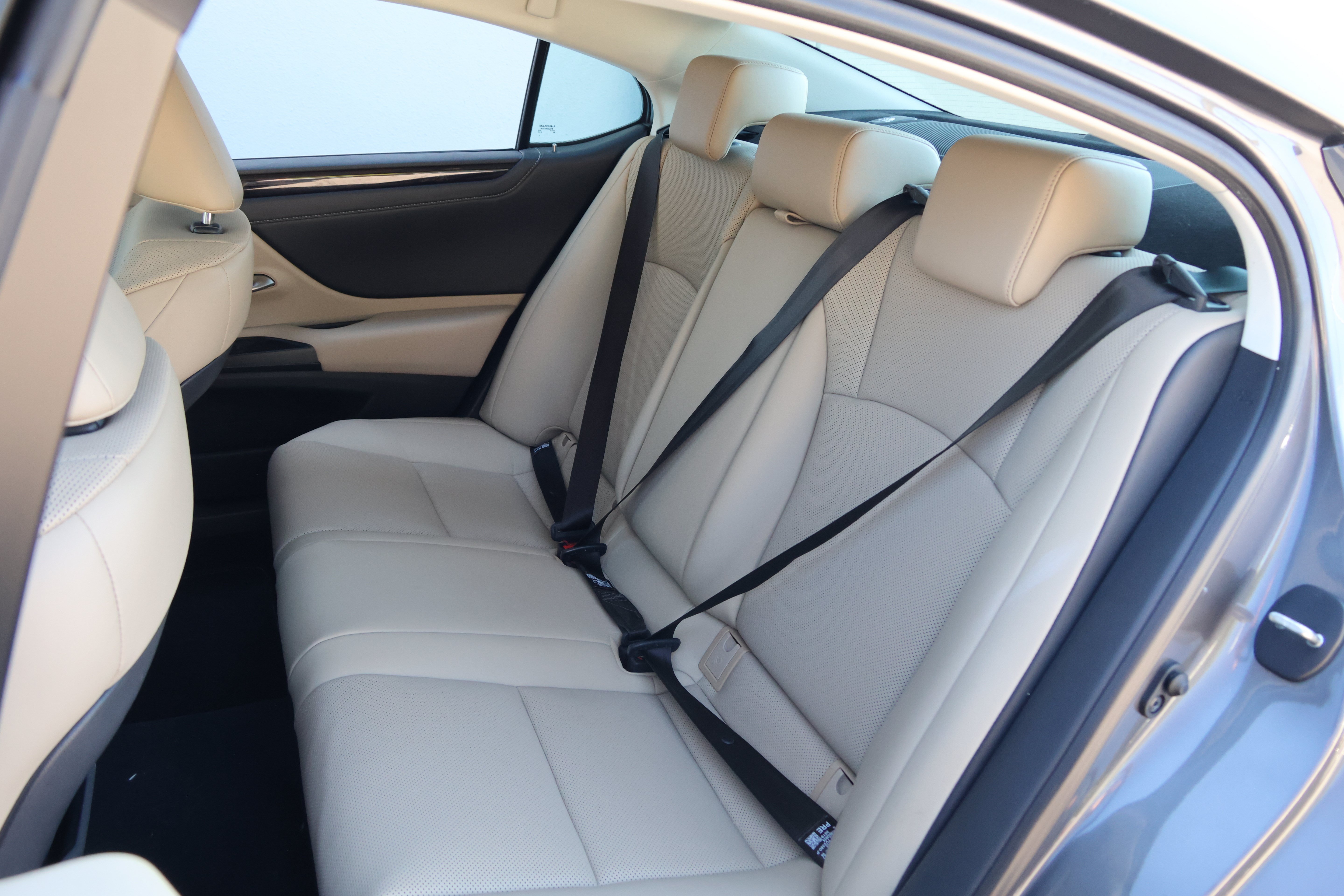 Used 2020 Lexus ES 300h w/ Premium Package FWD image 33