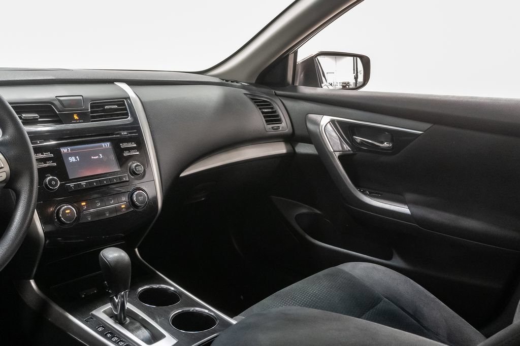 Used 2014 Nissan Altima 2.5 S w/ Display Audio Package FWD image 11