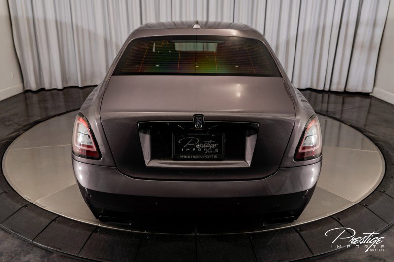 Used 2022 Rolls-Royce Ghost Black Badge image 17