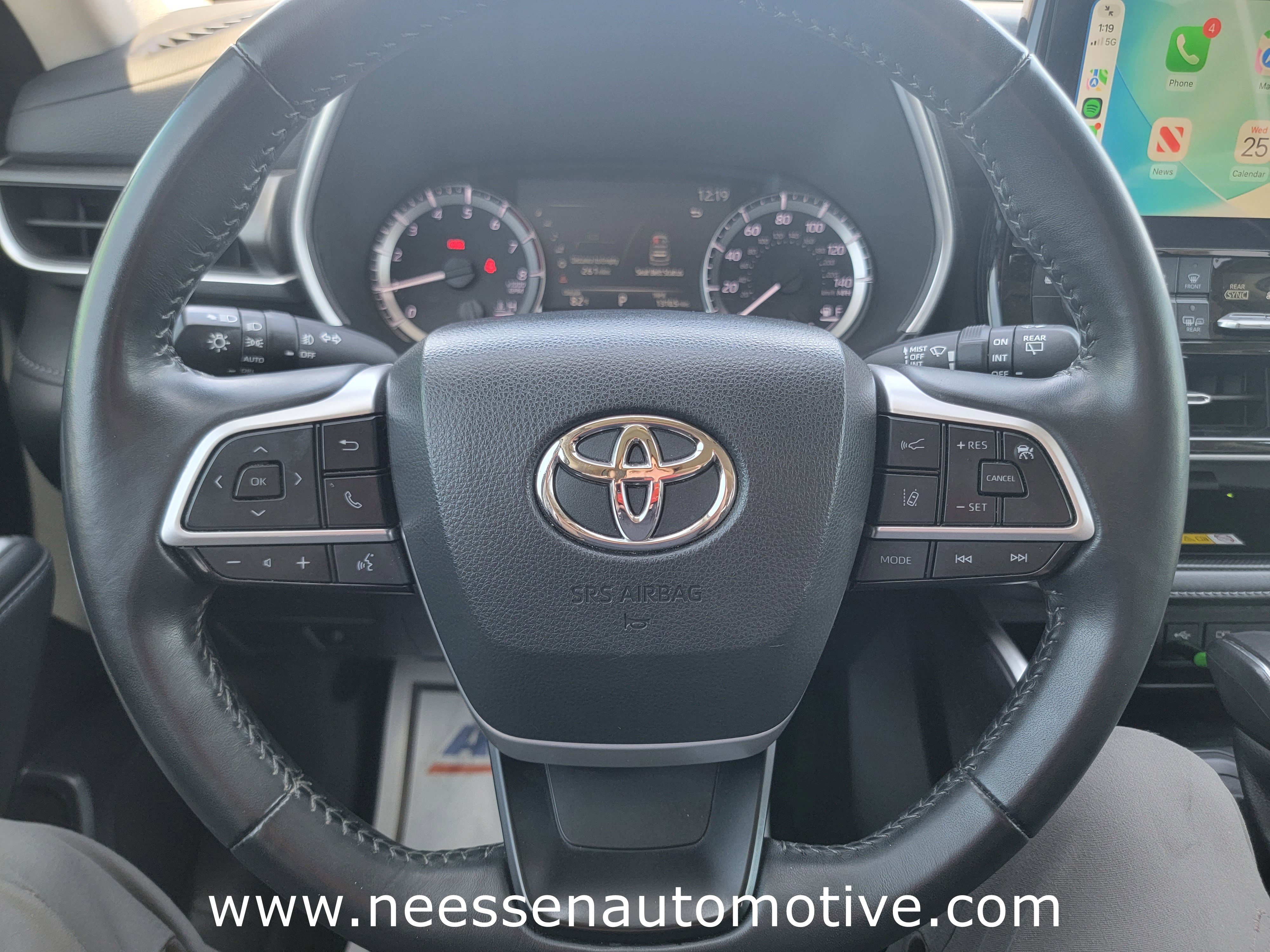 Used 2023 Toyota Highlander XLE image 19