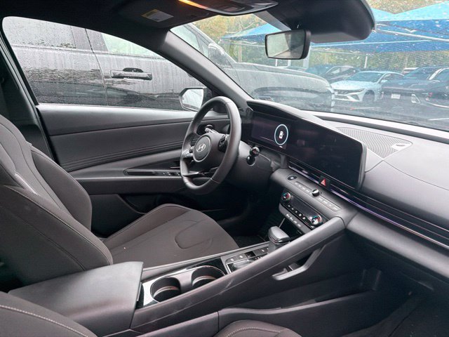Certified 2025 Hyundai Elantra SEL FWD image 17
