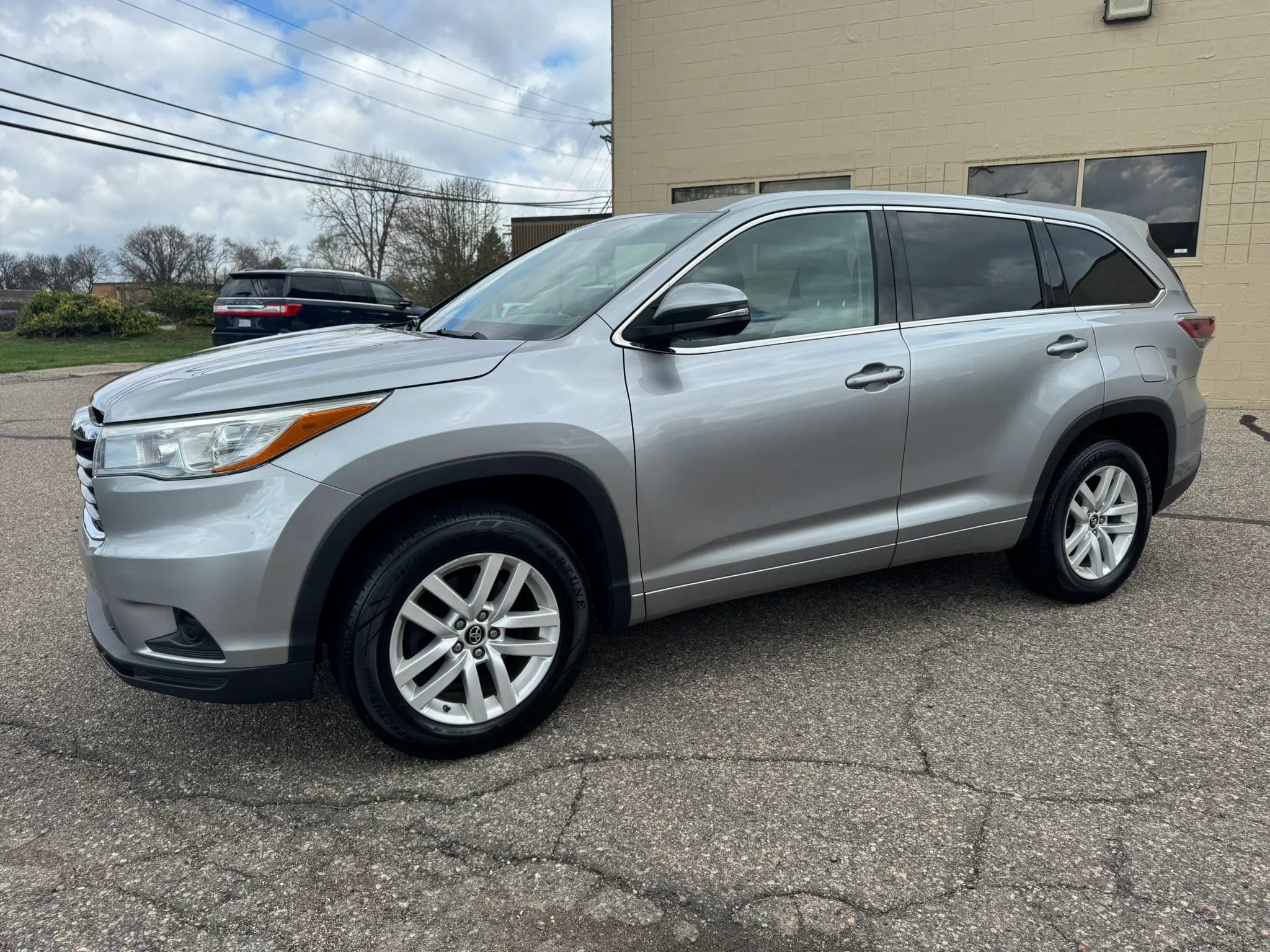 Used 2016 Toyota Highlander LE image 4