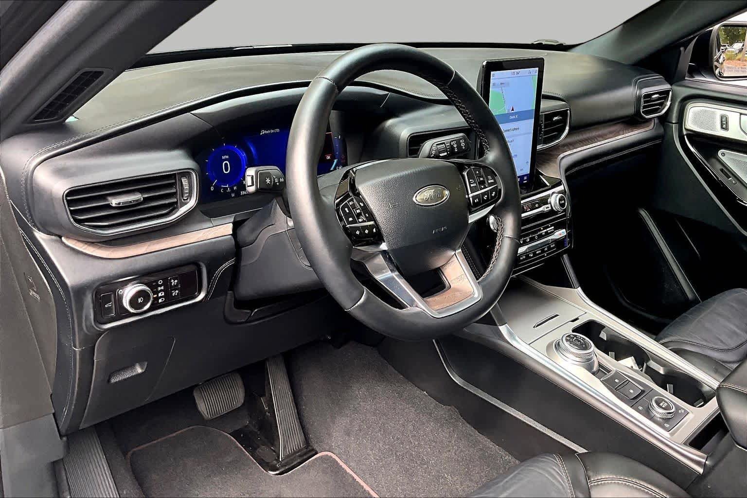 Used 2023 Ford Explorer Platinum w/ Technology Package AWD/4WD image 17