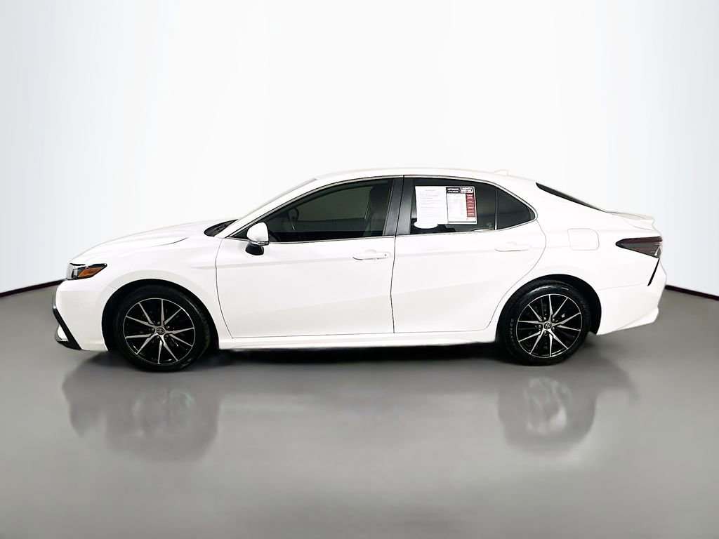 Used 2023 Toyota Camry SE image 5