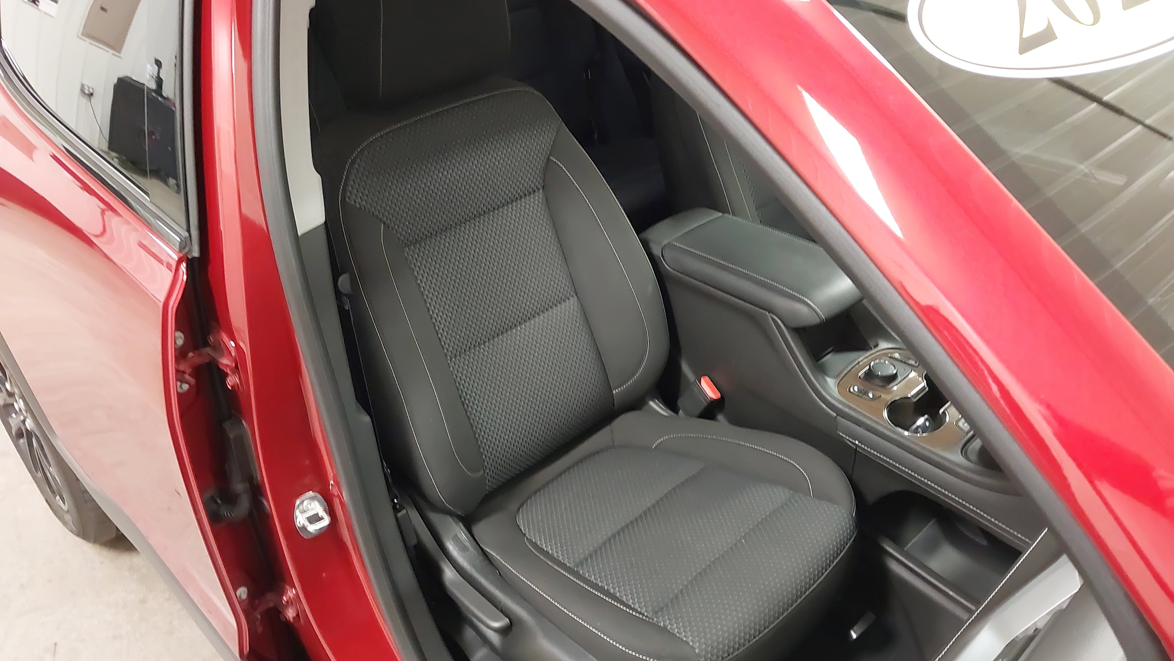 Used 2023 GMC Acadia SLE w/ Driver Convenience Package image 28