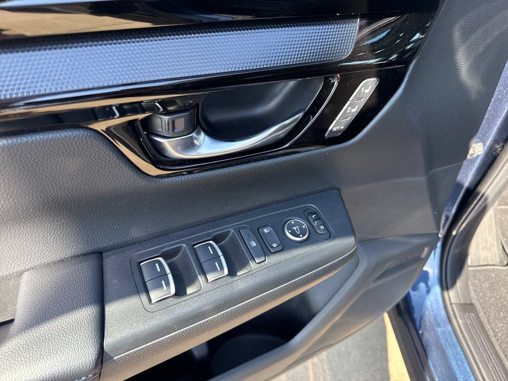 Used 2025 Honda CR-V EX-L image 9