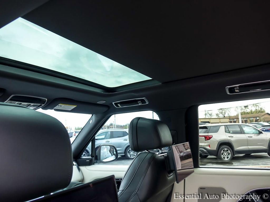 Used 2023 Land Rover Range Rover Long Wheelbase SE image 12