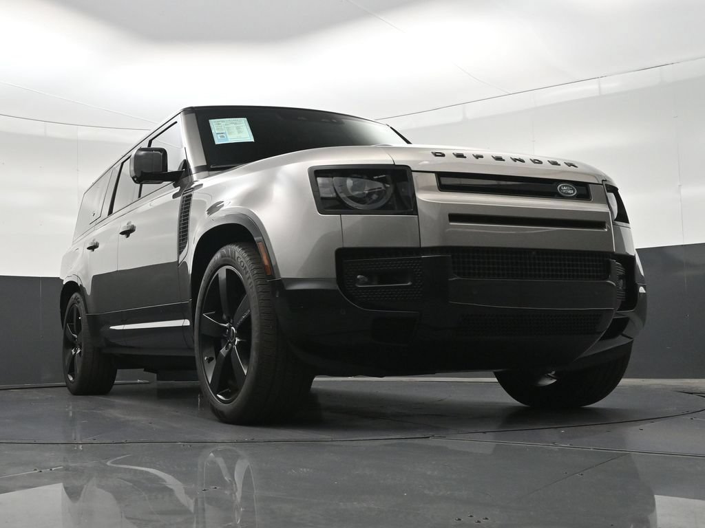 Used 2024 Land Rover Defender 130 X-Dynamic SE AWD/4WD image 29