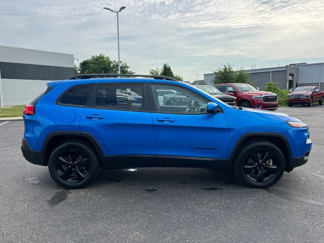 Used 2018 Jeep Cherokee Latitude w/ Altitude Package AWD/4WD image 9