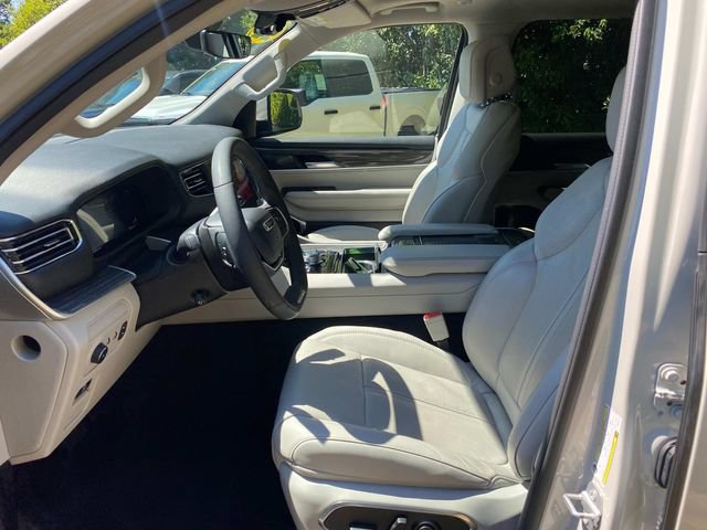 Used 2022 Jeep Wagoneer Series III w/ Premium Group I AWD/4WD image 12
