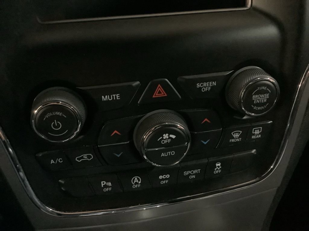 Used 2021 Jeep Grand Cherokee Laredo image 30