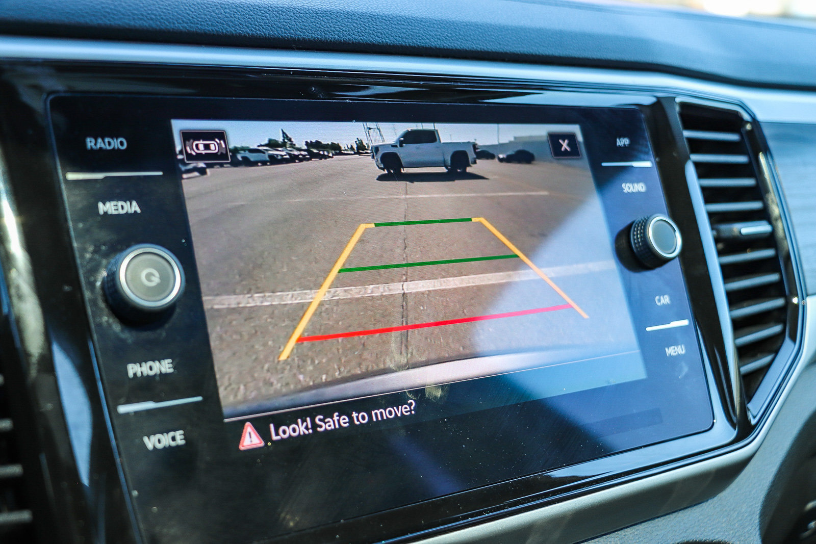 Used 2023 Volkswagen Atlas SE w/ Panoramic Sunroof Package FWD image 27