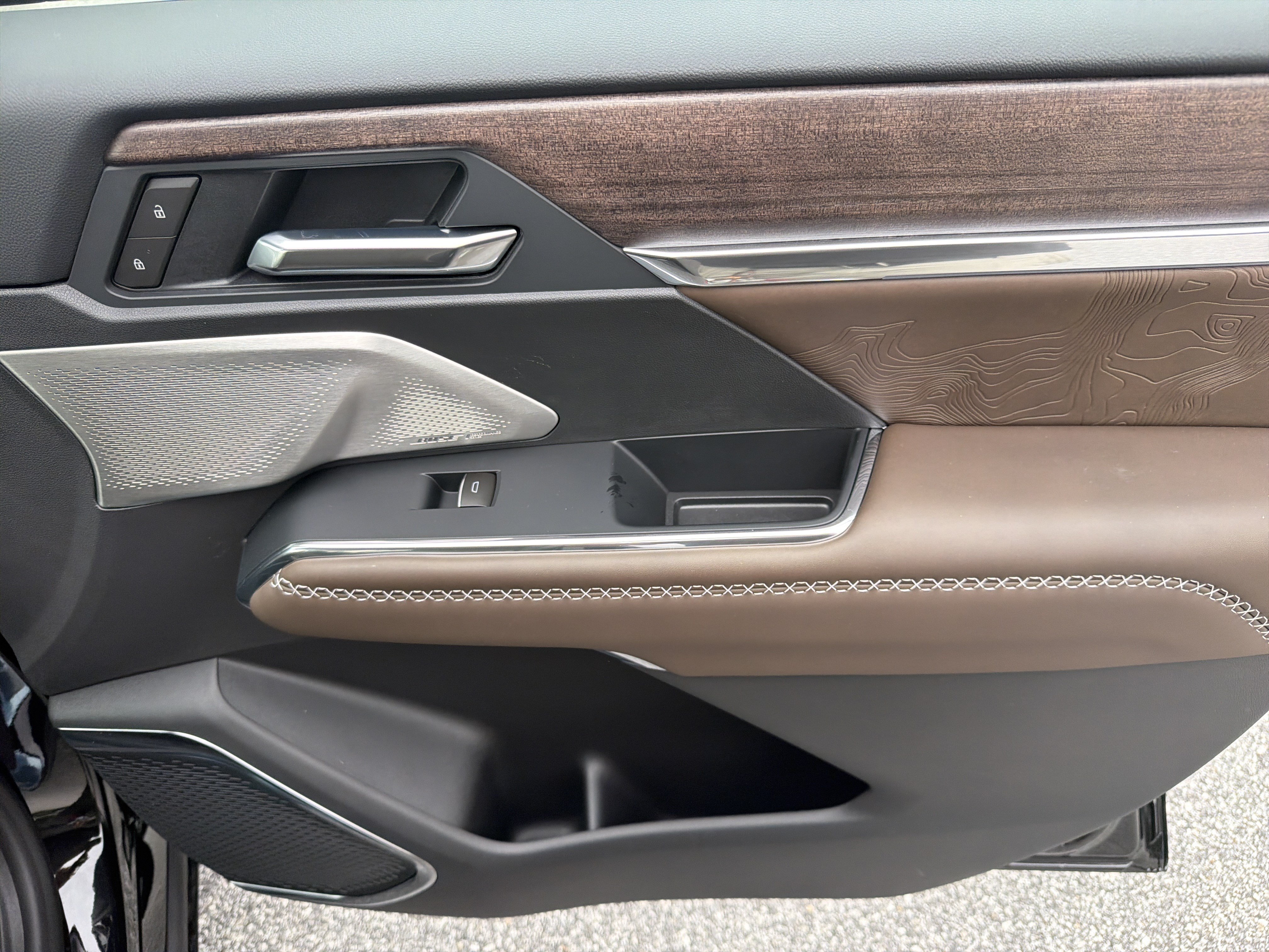 New 2027 GMC Acadia Denali Ultimate w/ LPO, Floor Liner Package FWD image 15