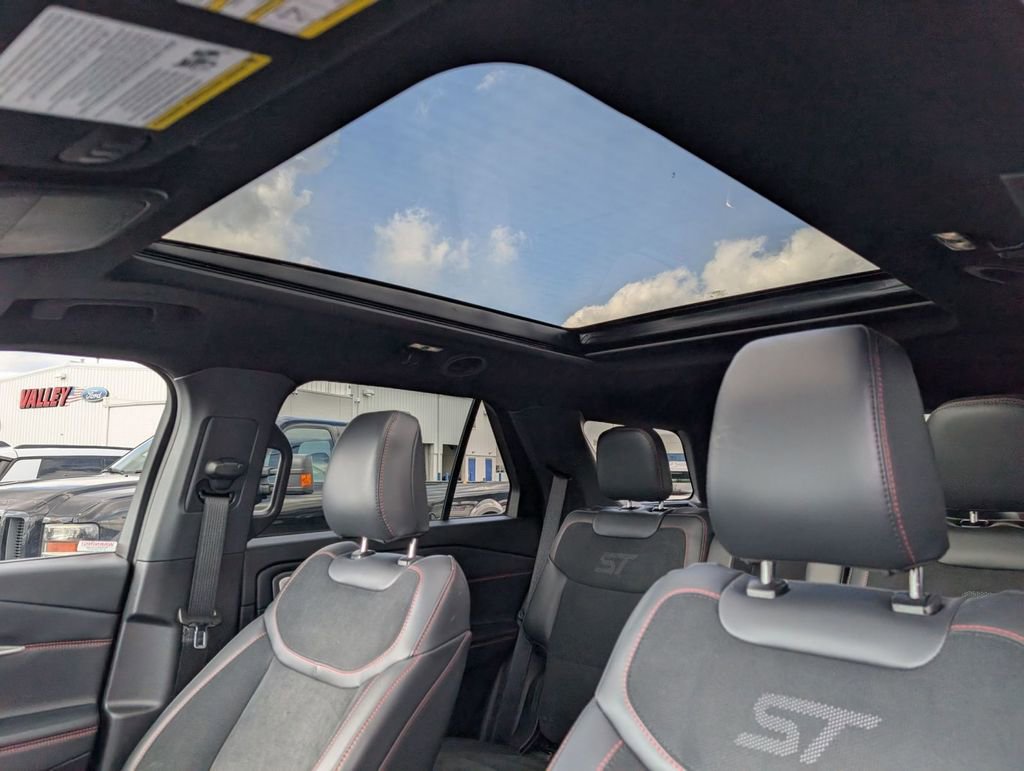 New 2026 Ford Explorer ST w/ Sun And Sound Package image 4