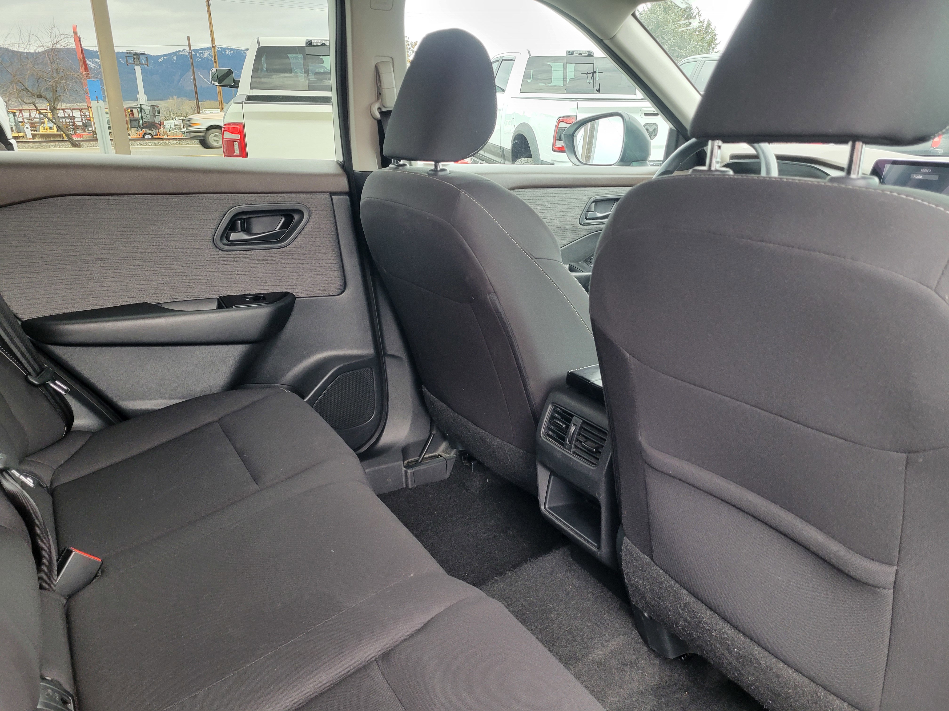 Used 2023 Nissan Rogue S AWD/4WD image 17