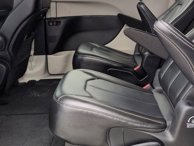 Used 2024 Chrysler Pacifica Touring-L FWD image 21