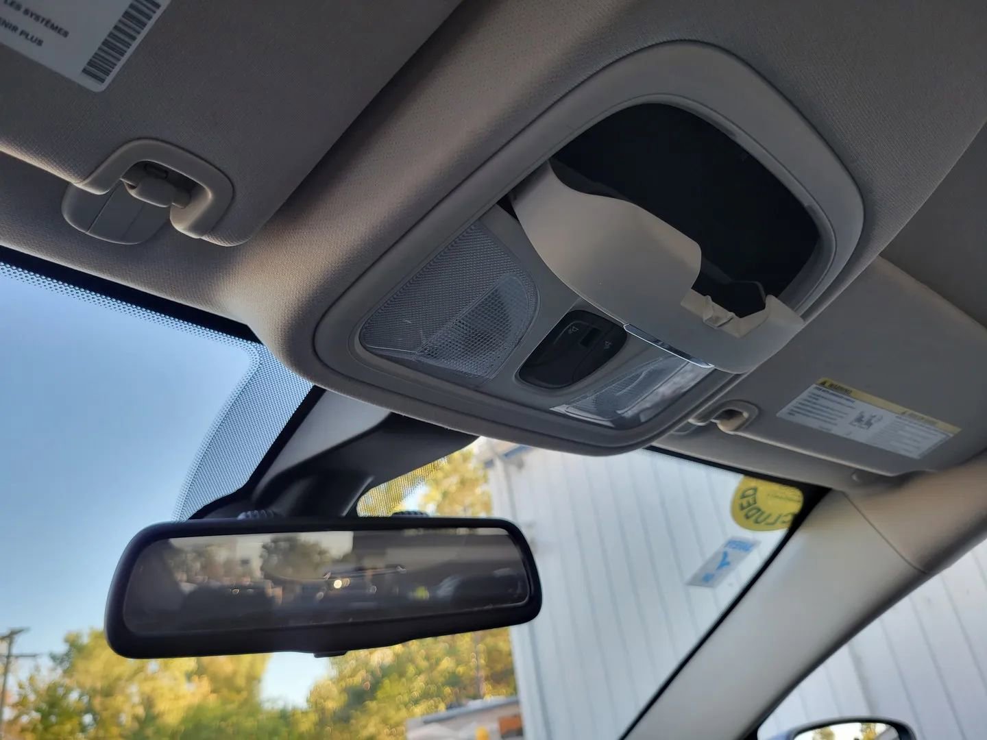 Used 2015 Chrysler 200 Limited w/ Convenience Group image 30