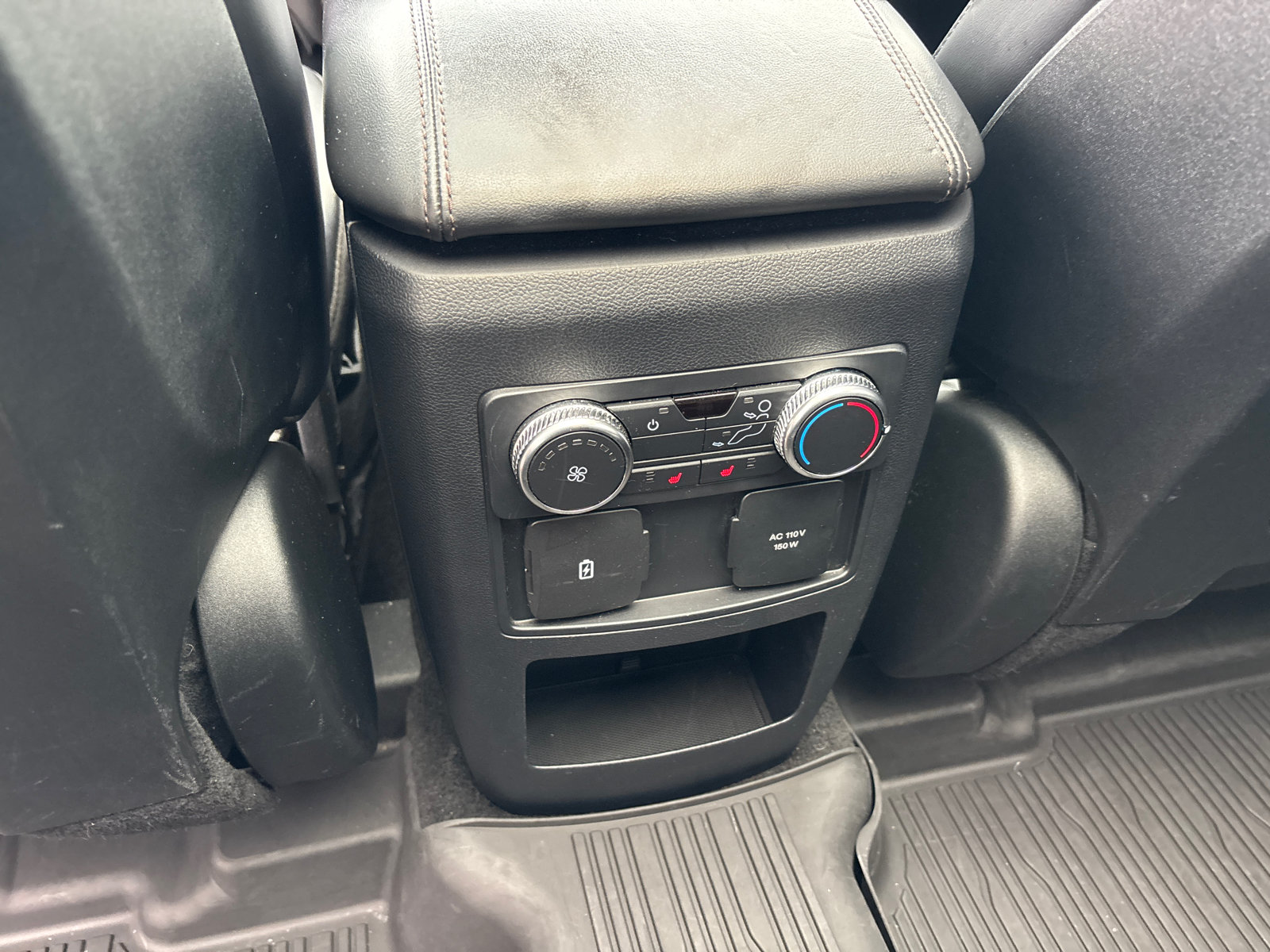 Used 2020 Ford Explorer Platinum w/ Premium Technology Package AWD/4WD image 32
