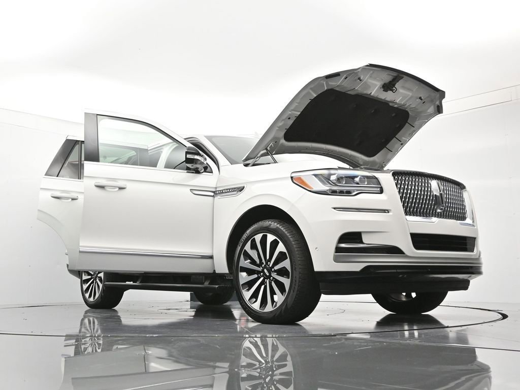 Used 2024 Lincoln Navigator Reserve image 52