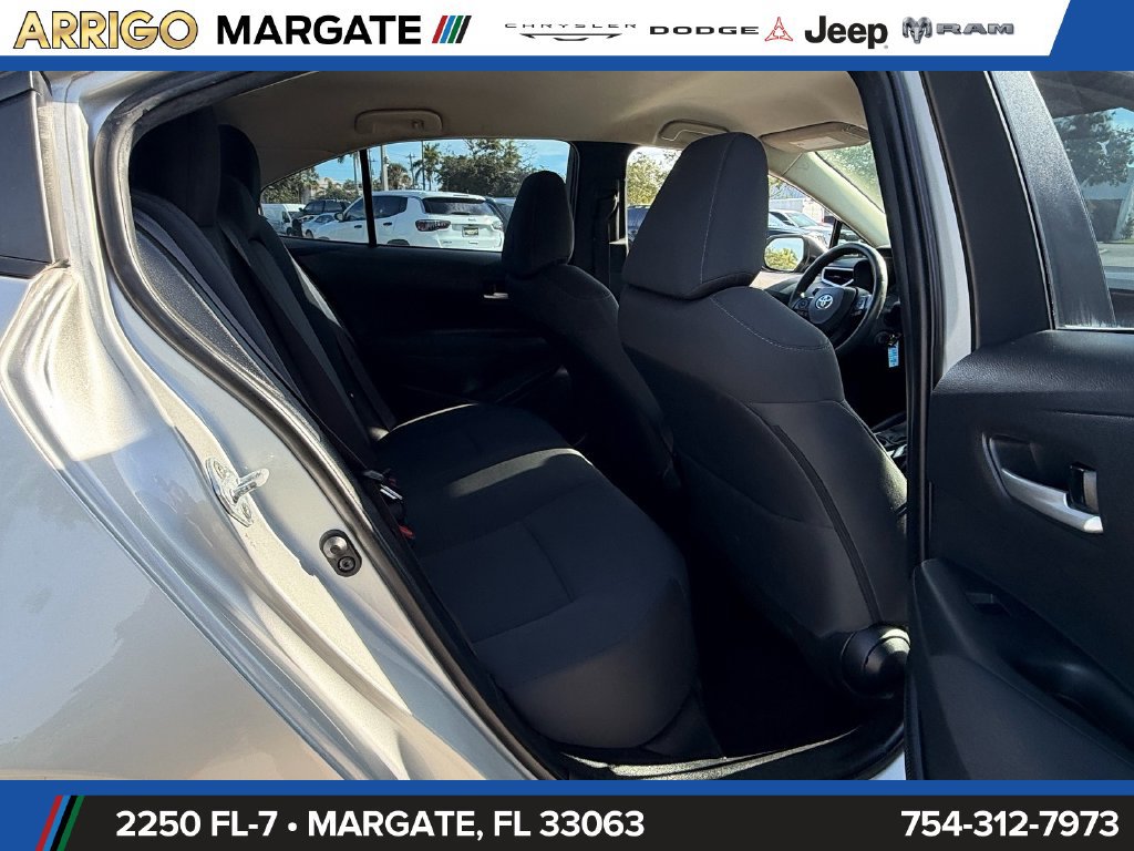 Used 2021 Toyota Corolla LE FWD image 15