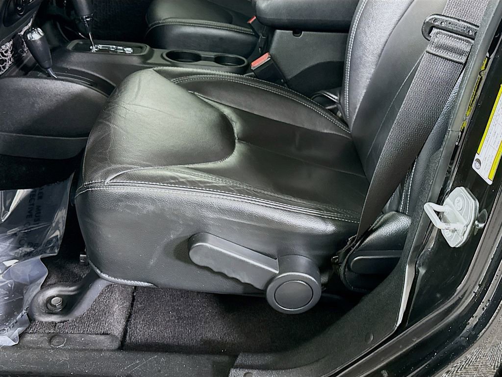 Used 2016 Jeep Wrangler Unlimited Sahara w/ Connectivity Group image 21