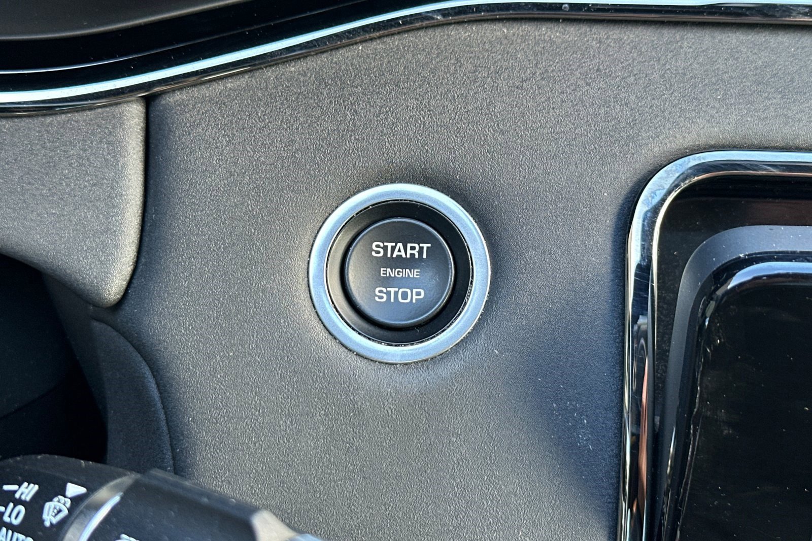 Used 2022 Land Rover Range Rover Evoque R-Dynamic SE image 34