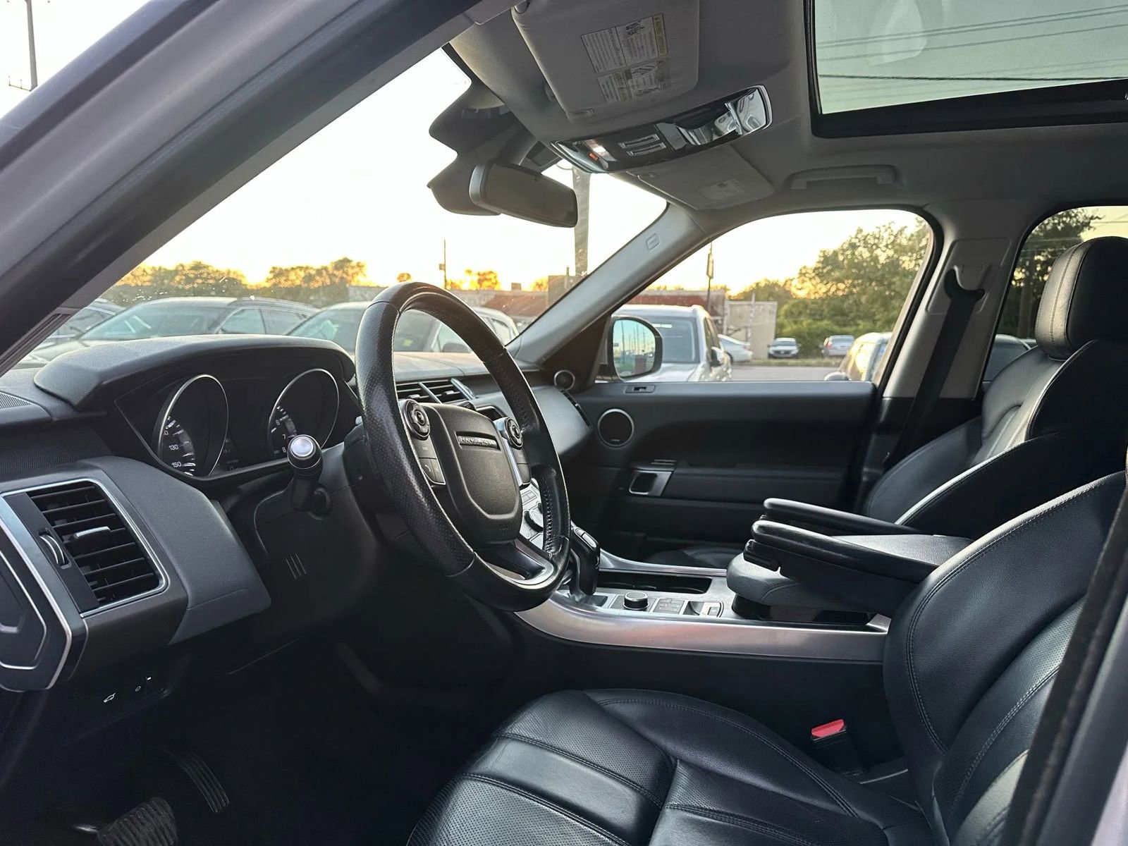 Used 2014 Land Rover Range Rover Sport SE image 18