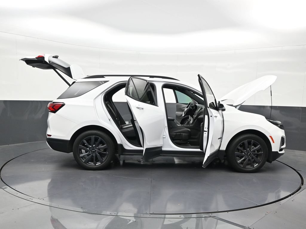 Used 2023 Chevrolet Equinox RS FWD image 32