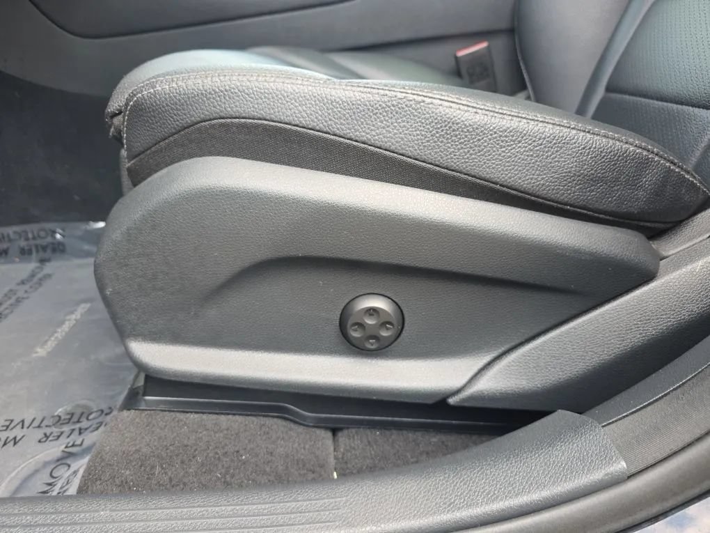 Used 2017 Mercedes-Benz GLC 300 4MATIC image 17