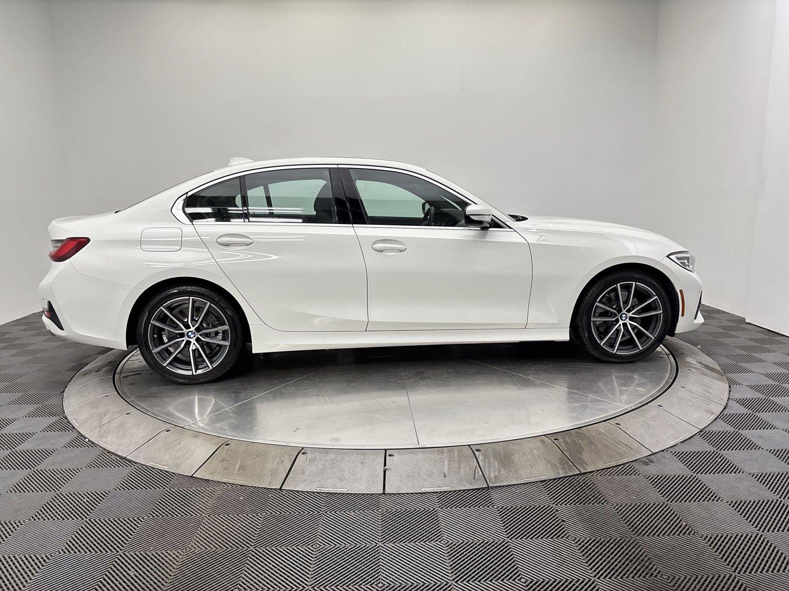 Used 2021 BMW 330e w/ Convenience Package RWD image 17