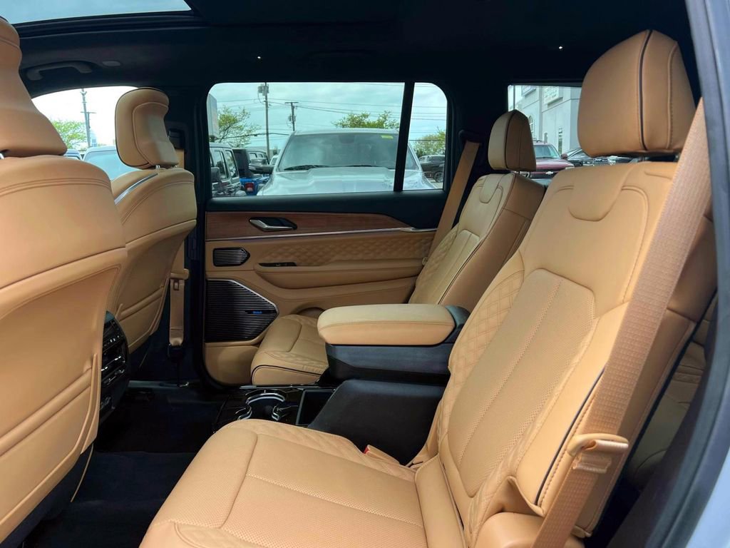 Certified 2025 Jeep Grand Cherokee L Summit AWD/4WD image 13
