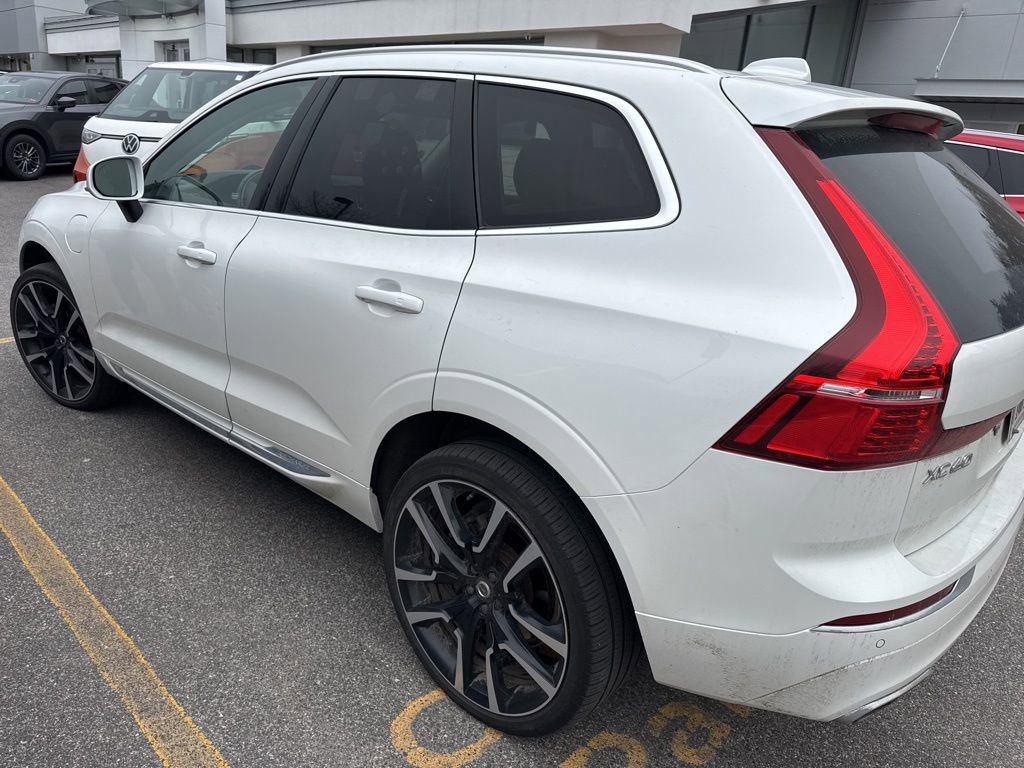 Used 2021 Volvo XC60 T8 Inscription Expression w/ Advanced Package AWD/4WD image 2
